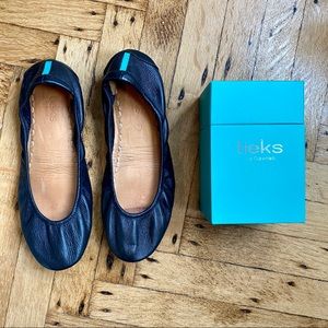 Tieks in Matte Black Leather, Size 8